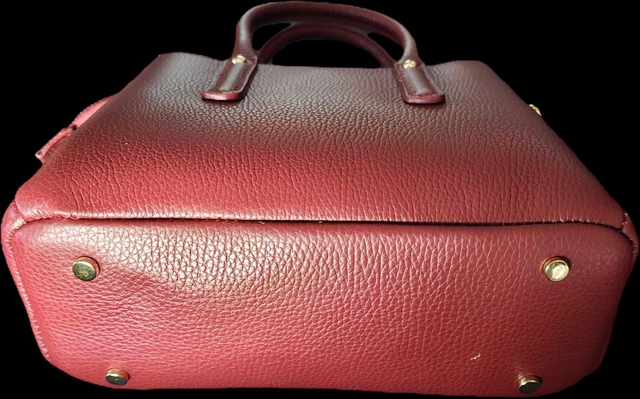 SAC A MAIN CUIR VACHETTE ROUGE AVEC POIGNETS ET SANGLE
