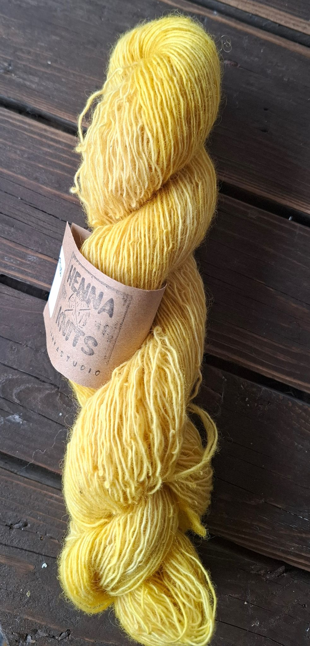 Herkkä-LF – Keltainen | 100 % suomenlampaanvilla | Light Fingering | 50 g