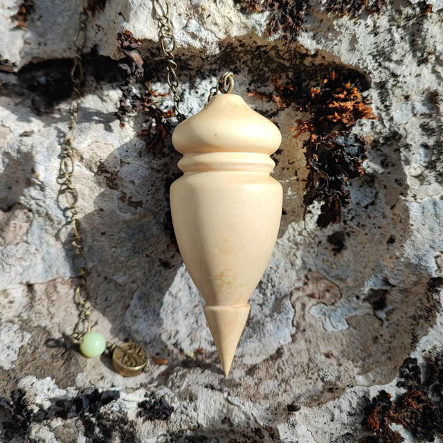 Pendule en Bois de Buis, Chrysoprase et Chaînette en Laiton vieilli 