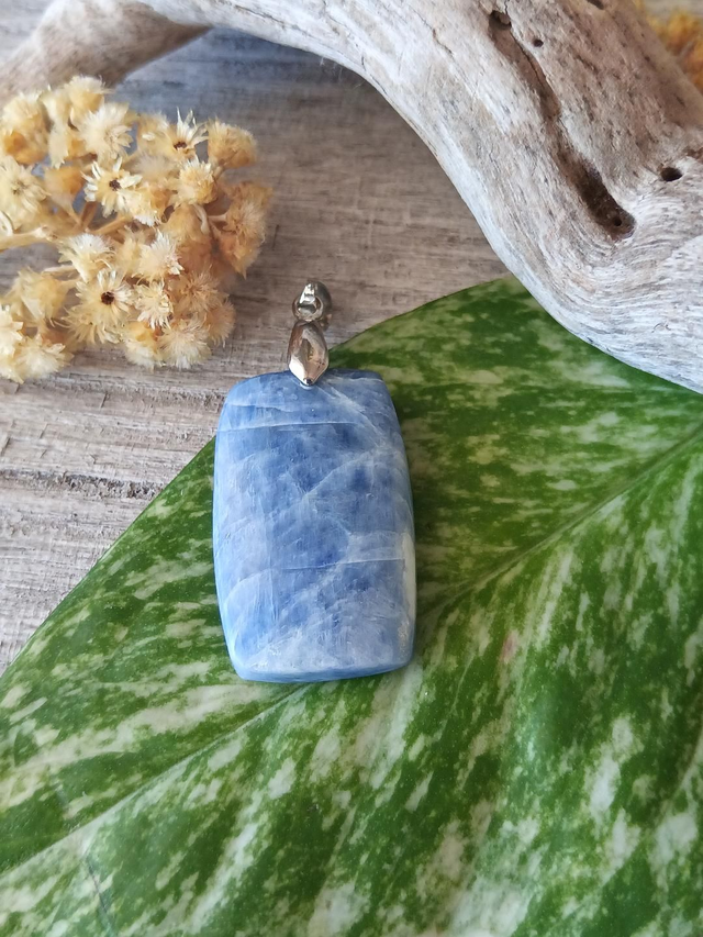 Pendentif Cyanite - Lithothérapie et Bien-être