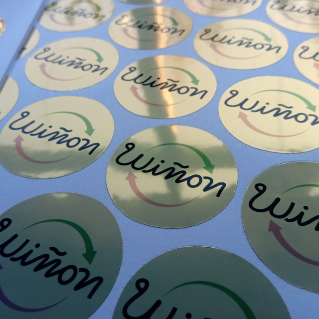 Sticker Vinilo dorado troquel circular