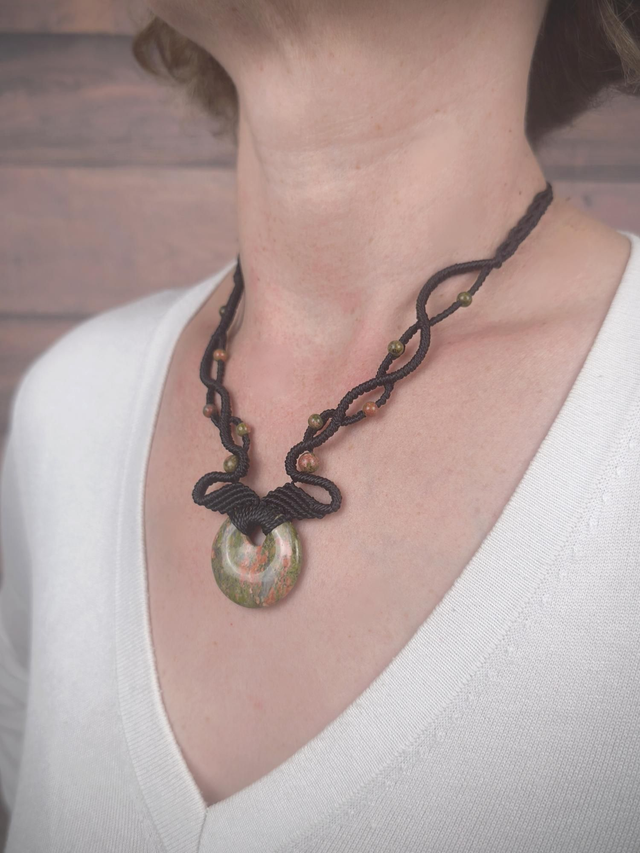Collier unakite