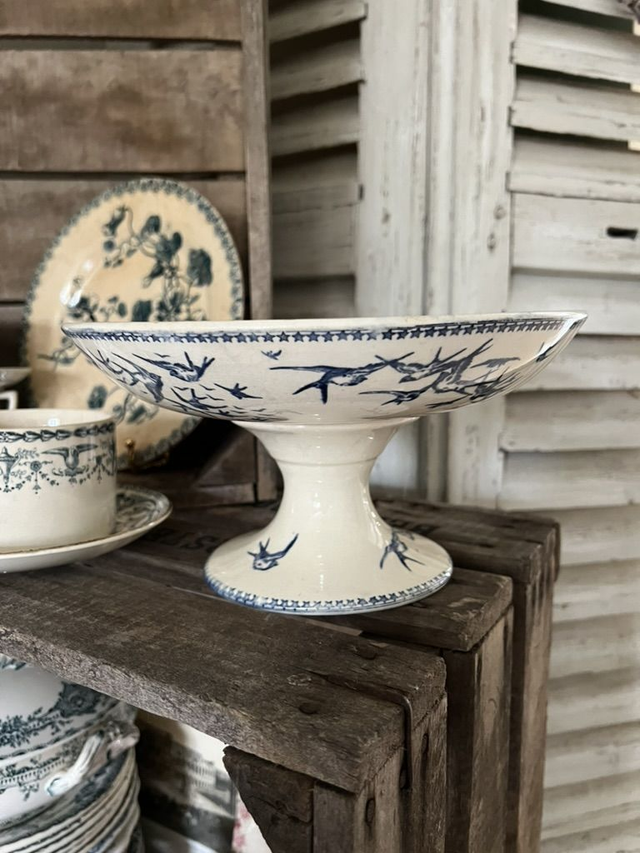 HIRONDELLES - Superbe grand compotier signé Creil & Montereau - Terre de Fer