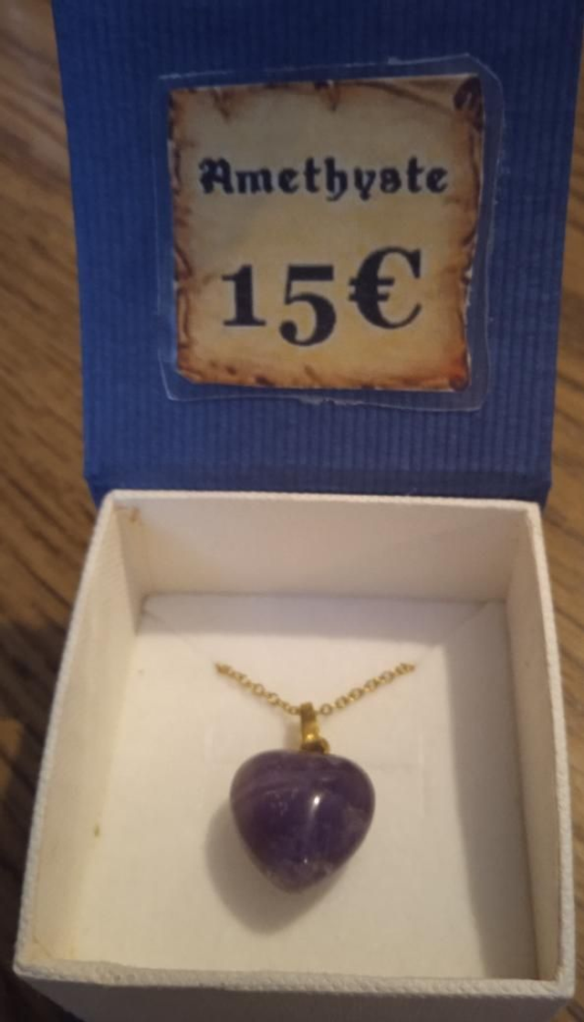 améthyste (pendentif coeur avec chaîne dorée) 