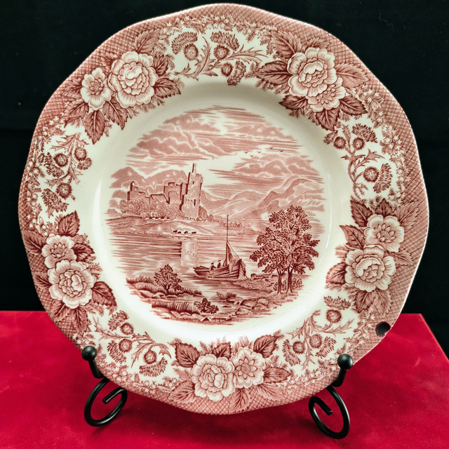 Enoch Wedgwood | Ontbijtbord Geschulpt (diameter 22,5 | hoogte 2 cm) 'Lochs of Scotland - Loch Awe' motief Roze | Vintage - Onvolkomenheid