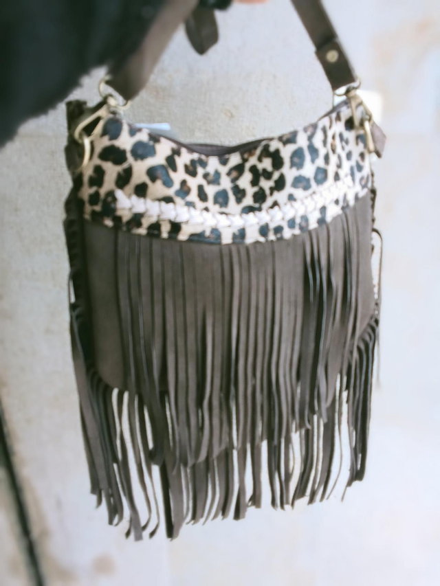 Mala de franjas em pele colorida 