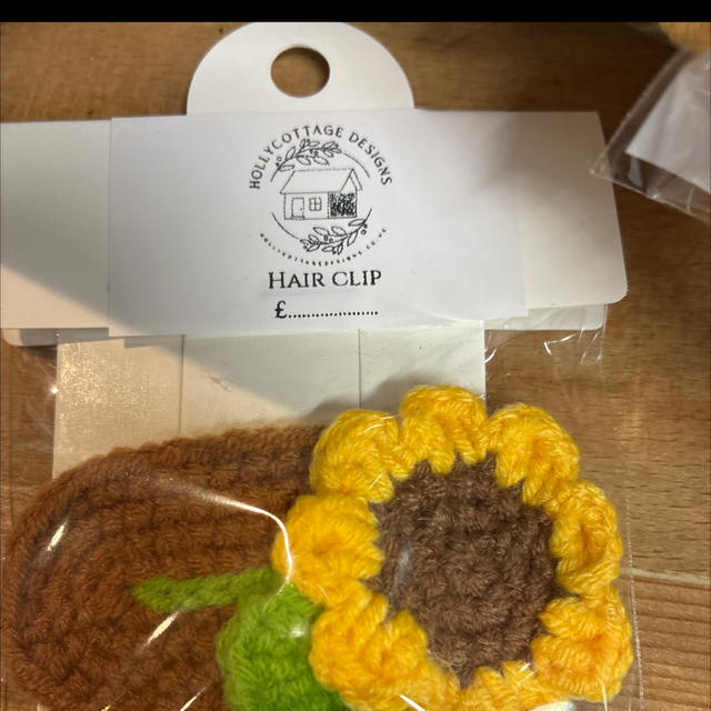 Crochet flower hair clip 