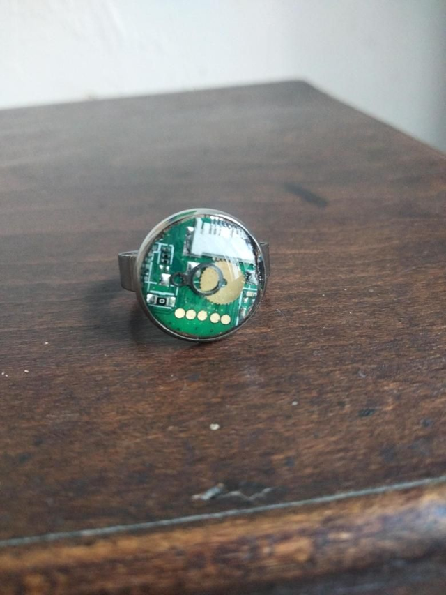 Bague cyberpunk réglable forme ronde en acier inoxydable.