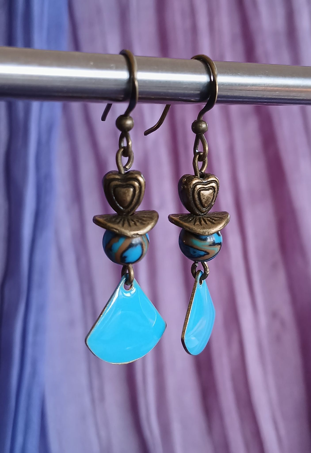 Boucles d'oreilles Eventail & petit cœur (coloris au choix)