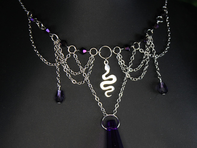 C0037 • Collier PLUM VAMP