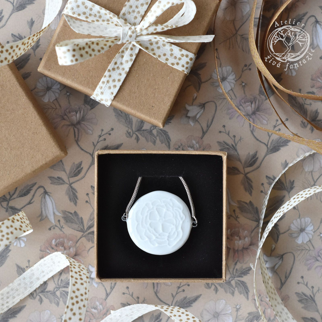 Porcelánový náramek Květ