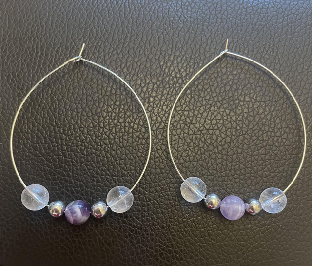 Boucles d'oreilles créoles Améthyste chevron et Cristal de roche 8 mm