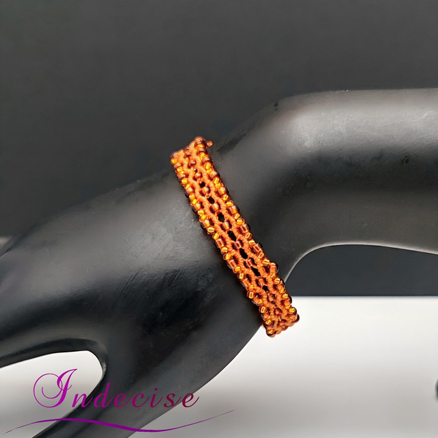 Bracelet orange en macramé avec fermoir aimanté