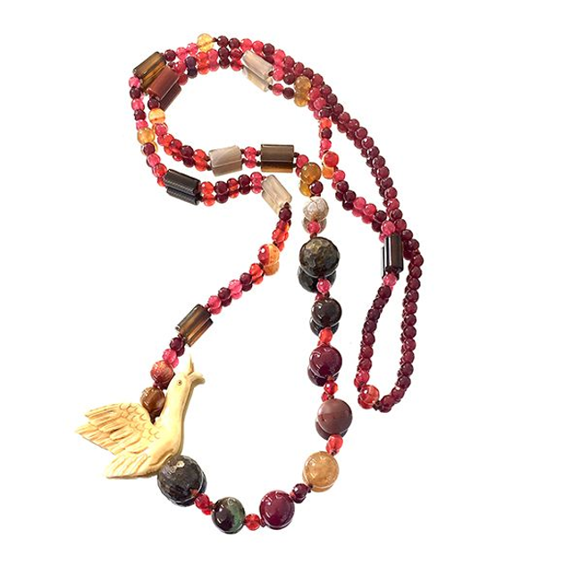 Collana in pietre dure con oca in osso inciso