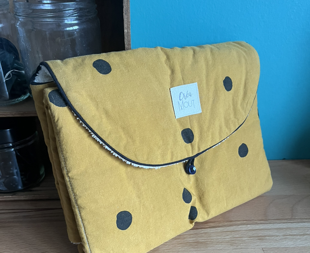 Tapis à langer nomade moutarde