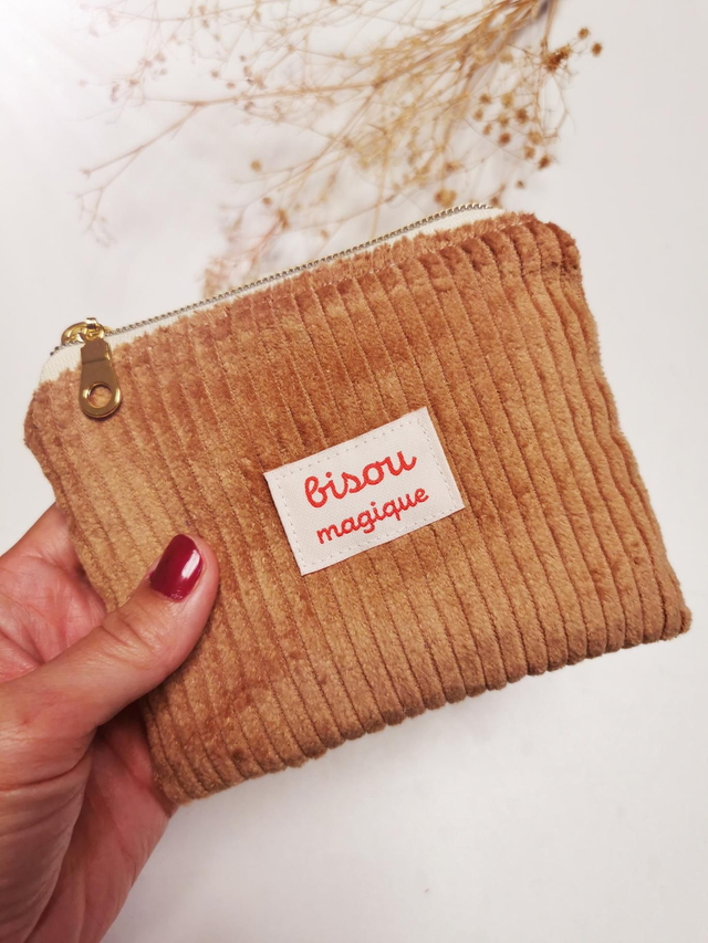 Pochette ROMY &quot;bisou magique&quot; camel