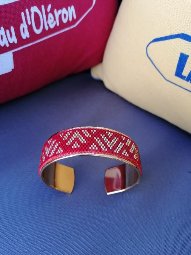 Pyramide rouge et or