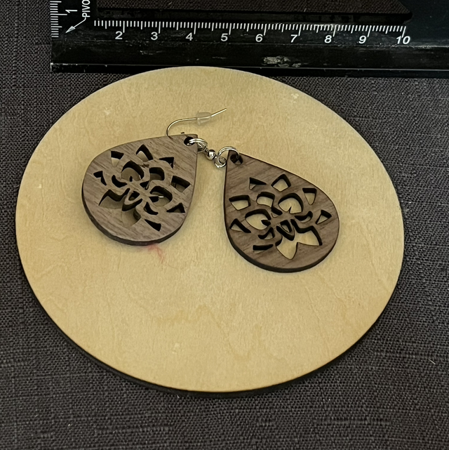 Les boucles en noyer 