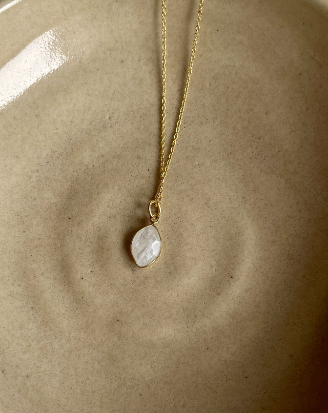 Deep Connection - Deine Mondstein Kette