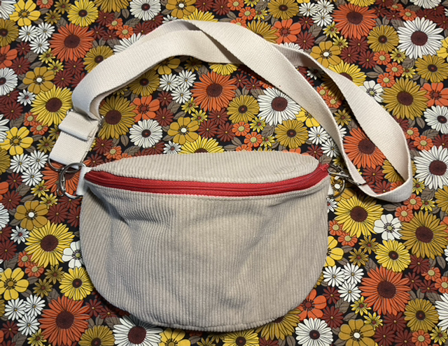 Banane en velours à fine côte 