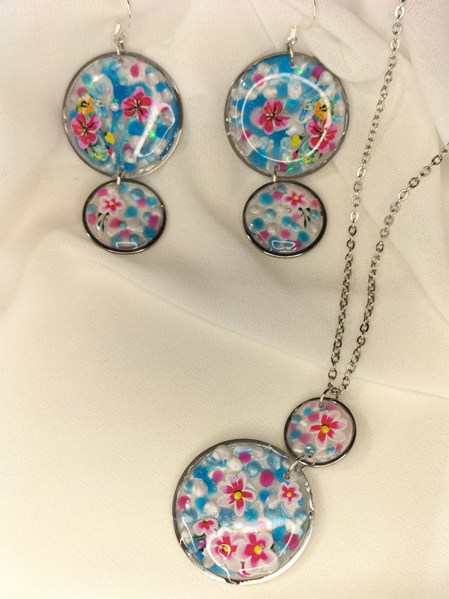 Parure ronde bleue rose et blanche