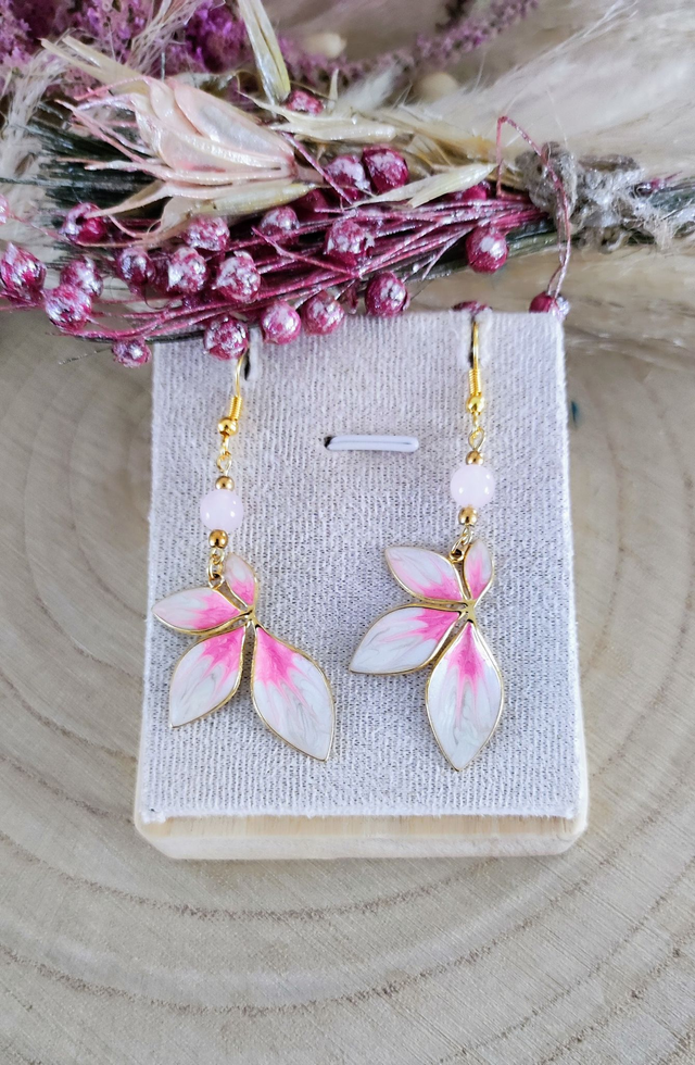 A Boucles d'oreilles "Fleur" émail et Quartz rose