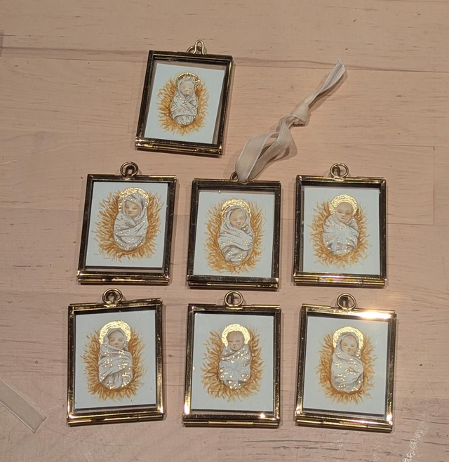 Bébé Jésus de face - mini cadre 