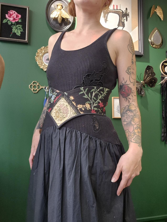 "Black Botanical" Waistbelt (XS-S)