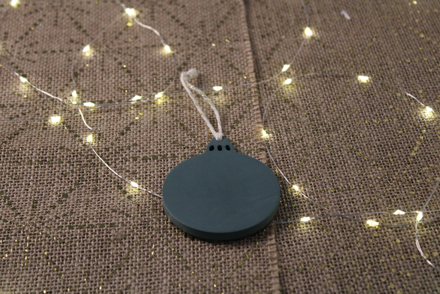 Les suspensions boule (personnalisable sur demande: prénom, mot..)