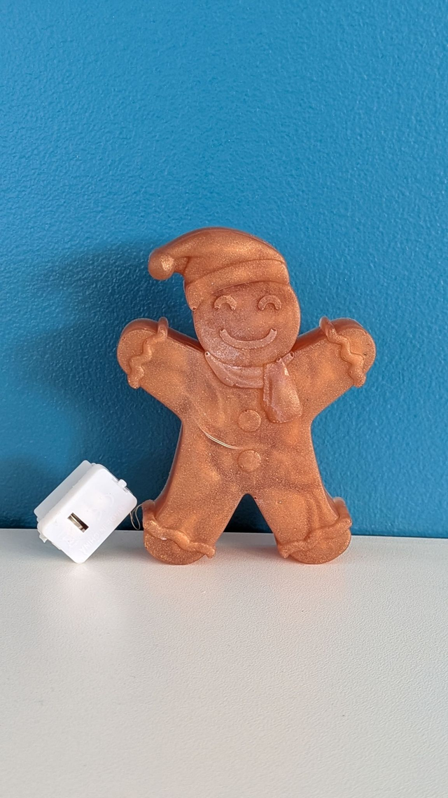 🩵 Veilleuse Bonhomme de Pain d’Épice – Magie de Noël Personnalisable 🩵