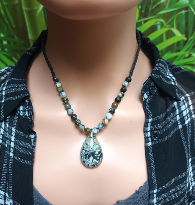 Collier en agate bleue océan