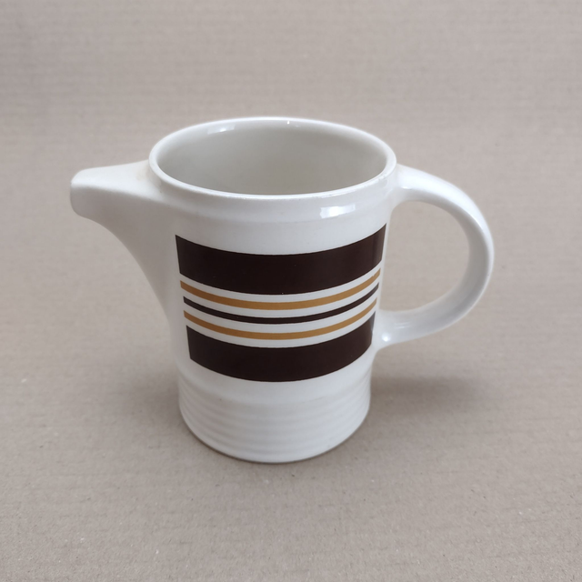 Arklow | Melkkan Roomkan &#039;Studio Kraft&#039; (diameter 7,0 | hoogte 9,5 | breedte 13,0 cm van schenktuit tot greep) crème bruine kleur | Vintage