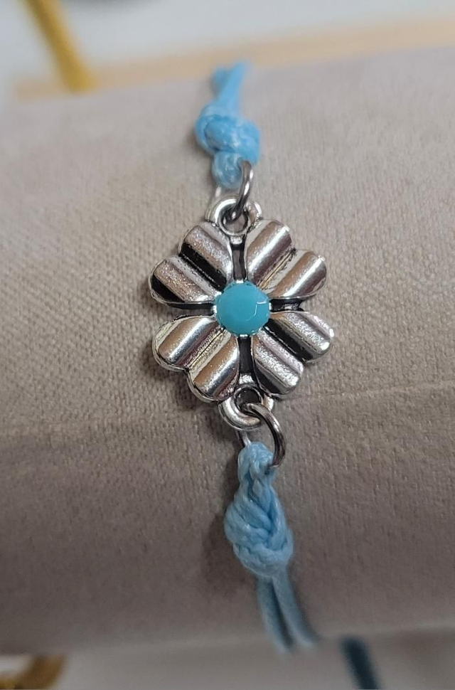 Bracelet simple fleur bleu