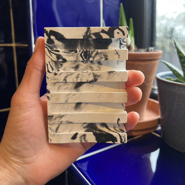 Soap dish - grooved - black and white