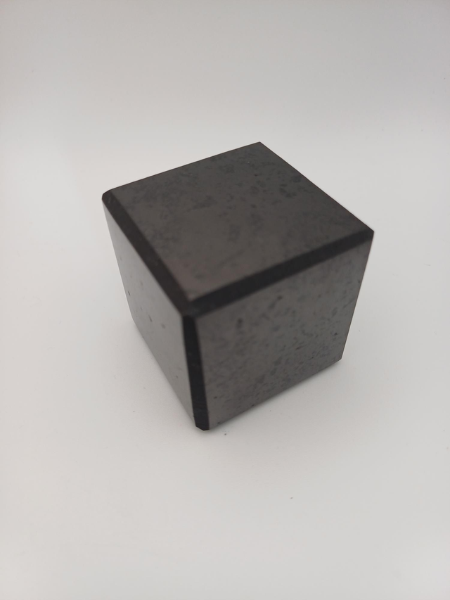 Shungite cube 4cm (poli)