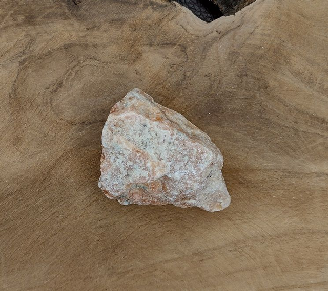 Oranssi kalsiitti - raakapala