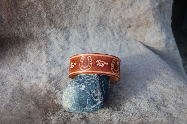 Bracelets en cuir de 30 mm de large avec motifs style country