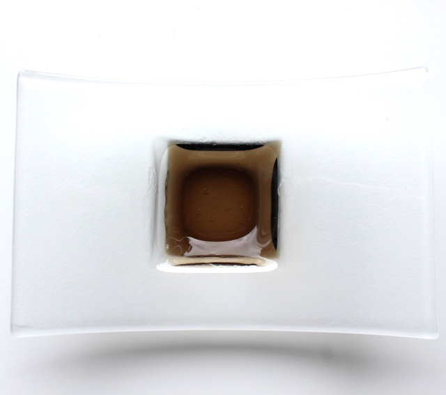 o4 Schale konvex gewölbt . quadratischer Akzent in Hellbraun , tk o o82020 07