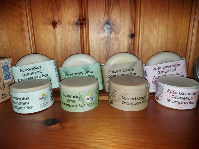 Shampoo and conditioner bar set