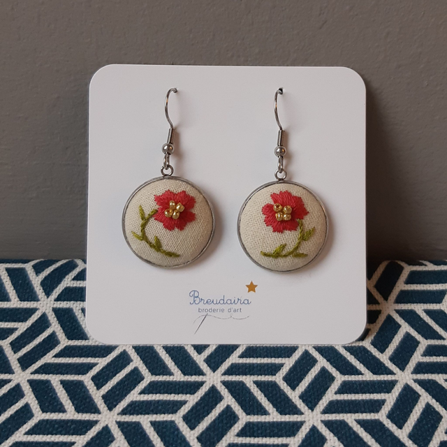 Boucles d&#039;oreilles fleurs roses