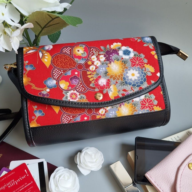Mini-sac cartable &quot;Kaori&quot; rouge &amp; simili cuir noir
