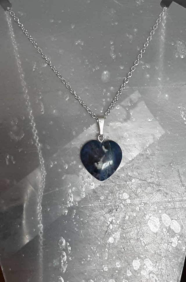 Sodalite cœur avec chaîne 