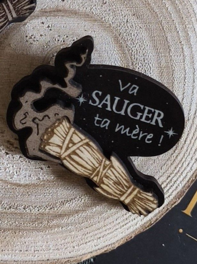 Pin's "Va Sauger ta mère" en bois noir