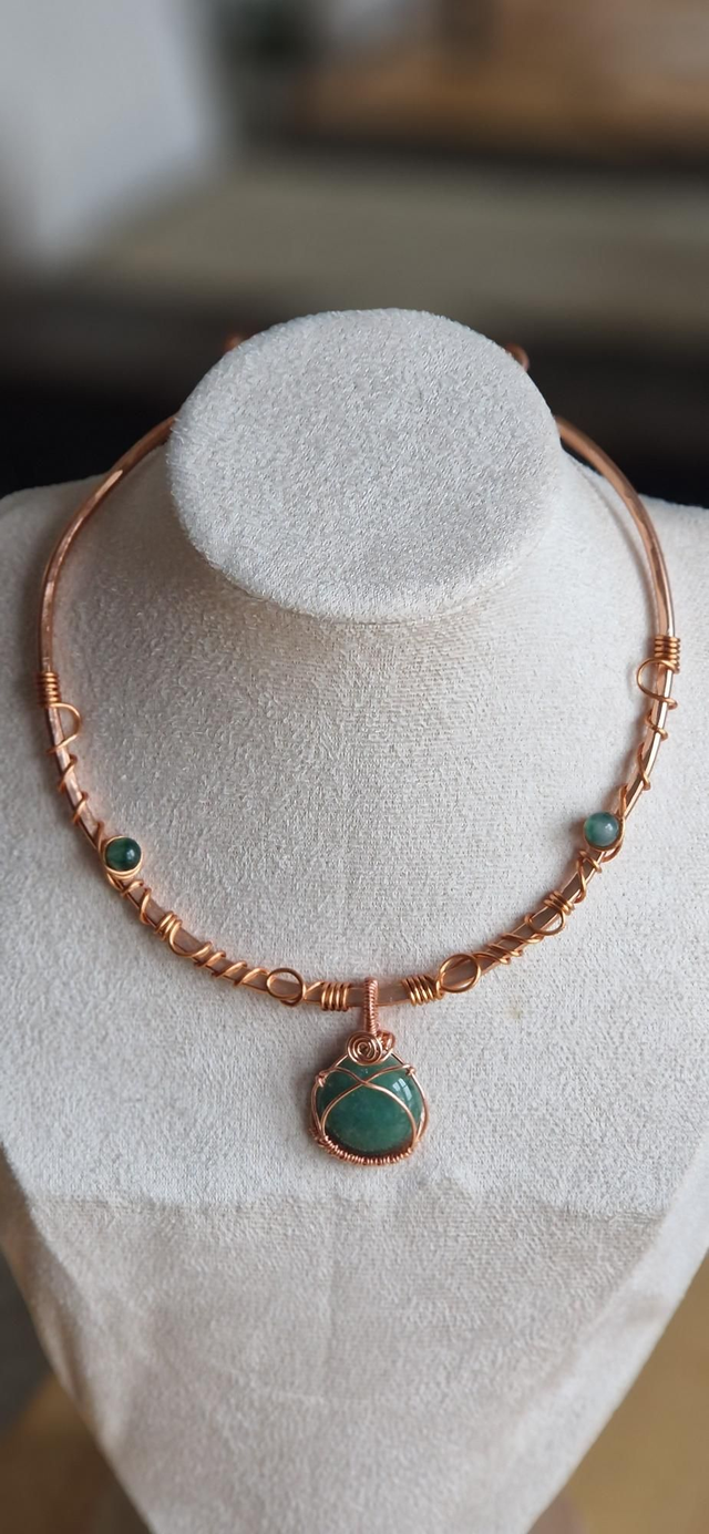 Choker aus gehämmertem Kupfer mit eingefasstem Aventurin 