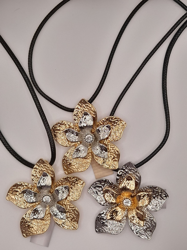 Collar largo flor metal