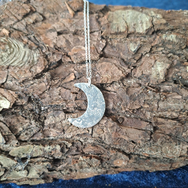 Moon crescent texture pendant