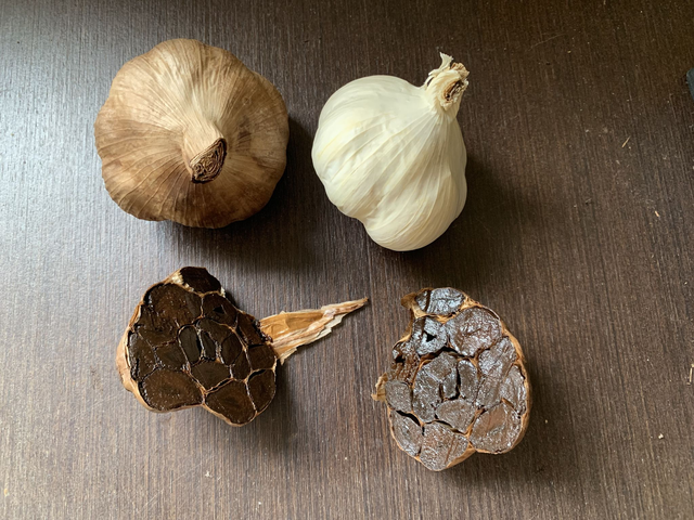 Ail noir en tête entière entre  40 et 100 gr - ici exemple prix 40 gr 