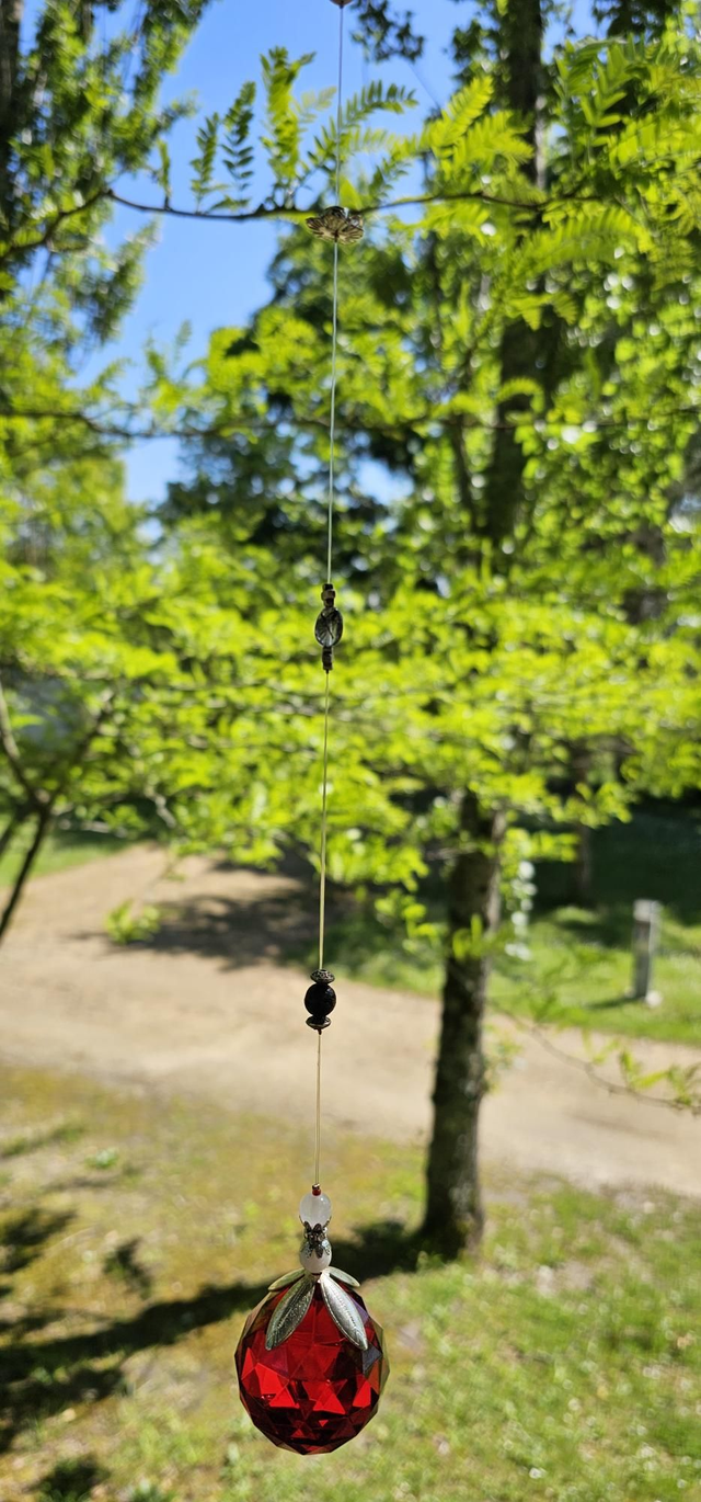 Attrape-soleil Rouge argenté – Création Vibratoire