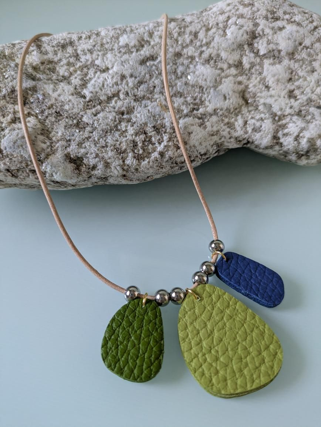 Pebble Necklace (more)