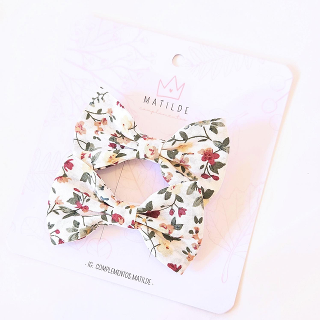 Pinza Par Beige Flores Burdeo